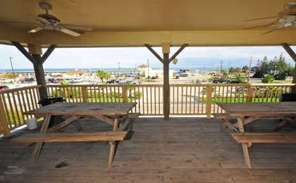 Bluff's Landing Lodge