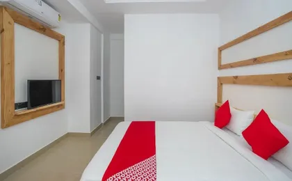OYO 15111 Greencity Comforts