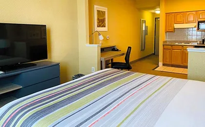 Country Inn & Suites by Radisson, San Jose International Airport, CA