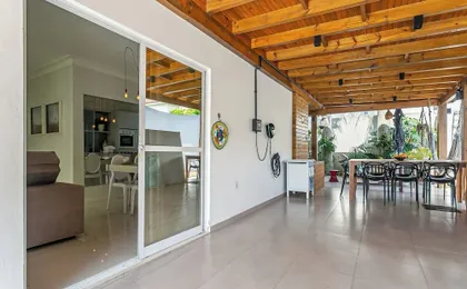 Elegante Casa com Piscina - Canasvieiras