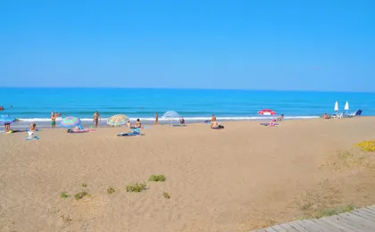 Holiday Studio Apartments Yannis on Agios Gordios Beach in Corfu