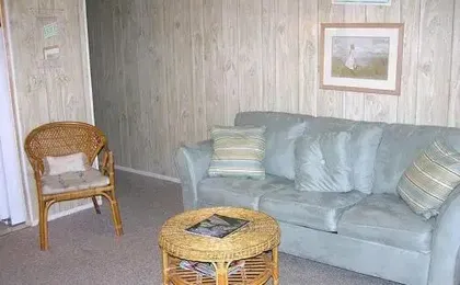 Old Wharf 32 1 Br condo by RedAwning