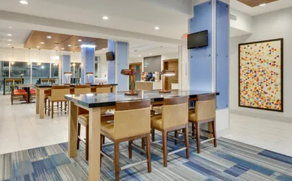 Holiday Inn Express & Suites Farmers Branch