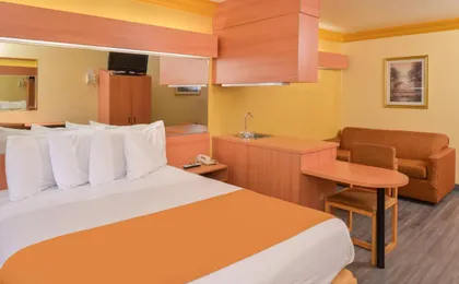 H3 Inn & Suites - LAX Airport - Los Angeles