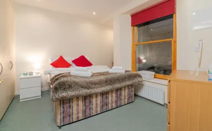 Charming 2 bed Home in West Kensington, Fits 4
