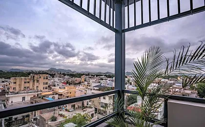 Hotel Lake Metro