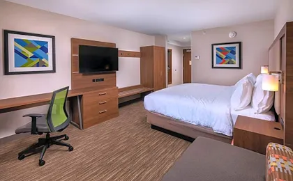 Holiday Inn Express and Suites Chatsworth By IHG