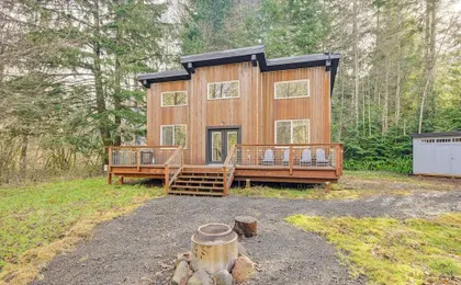 5 Mi to Mt Rainier Nat'l Park: Gem w/ Lake Access