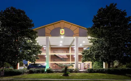 Super 8 by Wyndham Metairie
