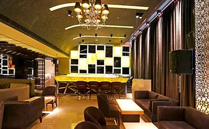 OYO H Carlton Hotel