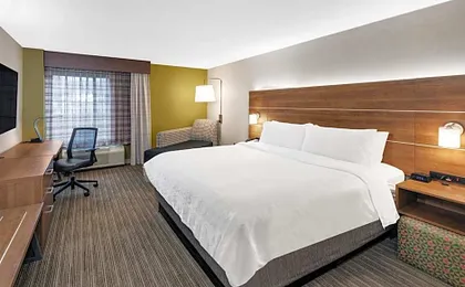 Holiday Inn Express & Suites Tilton By IHG