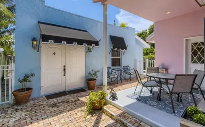 Nini's Cottage - Family-Friendly Pool Days And Cabana Nights Await