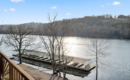 Penthouse 7 on Taneycomo - Chic Waterfront Condo!