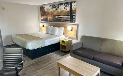 Days Inn & Suites by Wyndham Opelousas