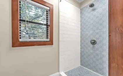The Vines Retreat, Hot-tubs, Game Room, 10-mins to Downtown!