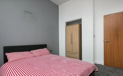Apartment 33