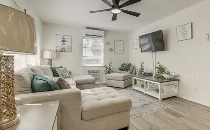 Walk to Shops & Dining: Downtown Stuart Home!