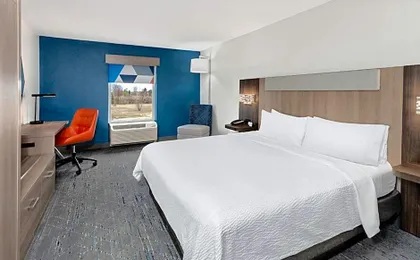 Holiday Inn Express Hotel & Suites Chicago-Algonquin By IHG