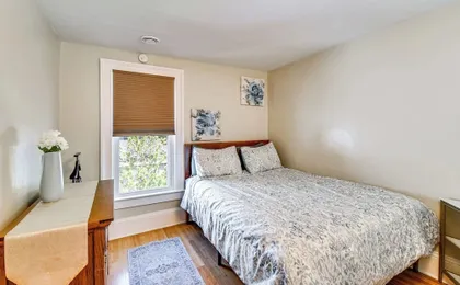 Walk to Lake Ontario & Parks! Lovely Apartment