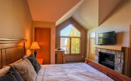 Highlander 324 Townhome with Private Hot Tub