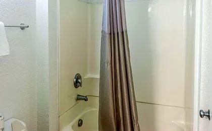 Motel 6-Bakersfield, CA - East