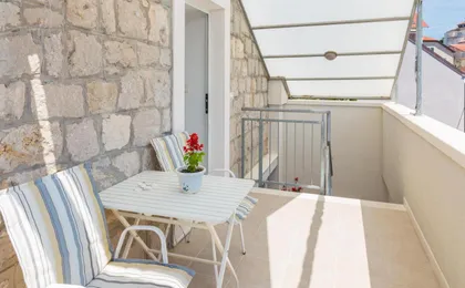 Split Center Suites