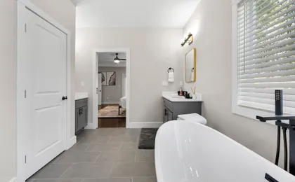 New Luxury Family Friendly Home Centrally Located