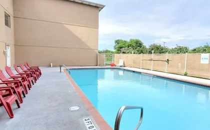 Super 8 By Wyndham Temple I-35