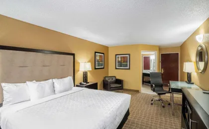 La Quinta Inn & Suites by Wyndham Hot Springs