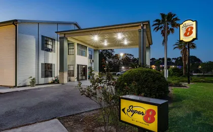 Super 8 by Wyndham Kinder/Coushatta near Casino