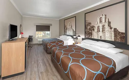 Super 8 by Wyndham San Antonio/Alamodome Area
