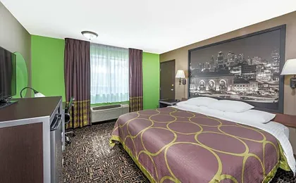 Super 8 by Wyndham Warrensburg