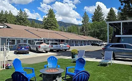 Bluebird Day Inn & Suites