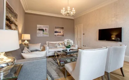 Exclusive 2 Bed, Free Private Parking, in West End