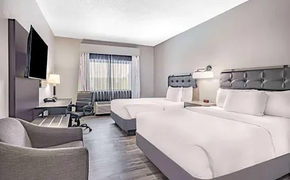 La Quinta Inn & Suites by Wyndham Evansville