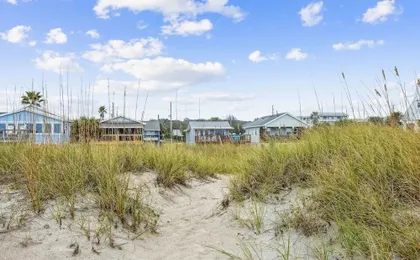 Spacious Beachfront Duplex - Dog Friendly - Downstairs 124 S Fletcher