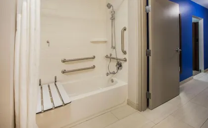 Holiday Inn Express & Suites Ann Arbor - University South