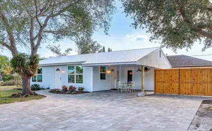 Walk to Parks, Eats & Bars: Stuart Home w/ Patio