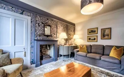 Hamilton Place - Beautiful and central city apartment with private entrance sleeps 4
