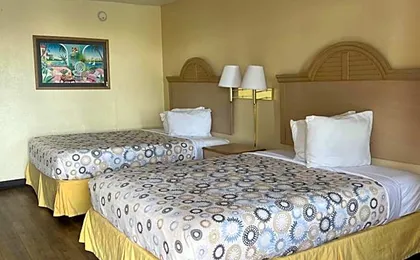 Hole Inn the Wall Hotel - Fort Walton Beach - Sunset Plaza - near Beaches & Hurlburt