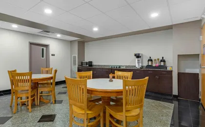 Red Roof Inn & Suites Philadelphia - Bellmawr