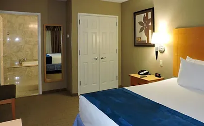 Marco LaGuardia Hotel & Suites