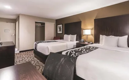 La Quinta Inn & Suites by Wyndham Collinsville - St. Louis