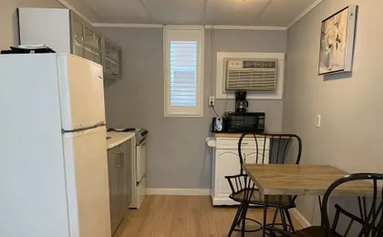Vineyard Harbor Motel - Private Beach