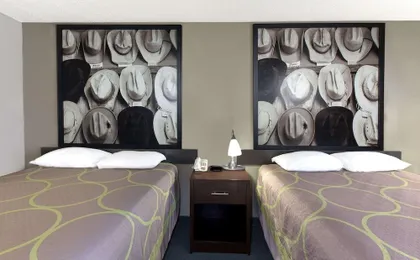 Super 8 by Wyndham Victoria/North/Mall Area