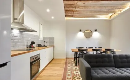 Comfortable apartment next to Apolo theater