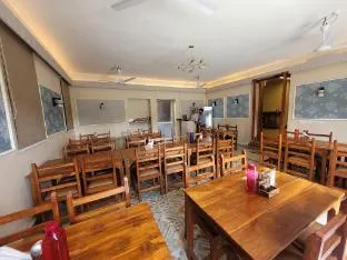 Hotel Ananda Kashi