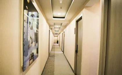 Pebble Motel (Shanghai Zhongshan Park Metro Station)