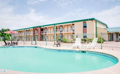 Days Inn By Wyndham Monett