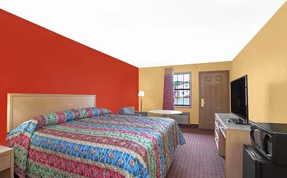 Knights Inn - Wildersville, TN